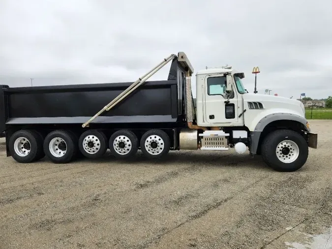 2016 MACK GRANITE GU713