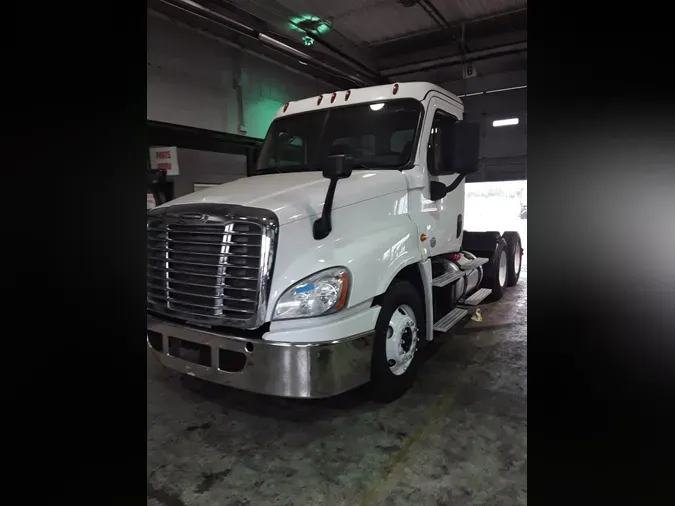 2016 FREIGHTLINER/MERCEDES CASCADIA 1250f7e737bfb512e098021786d20586d1f