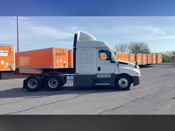 2021 Freightliner Cascadia 126