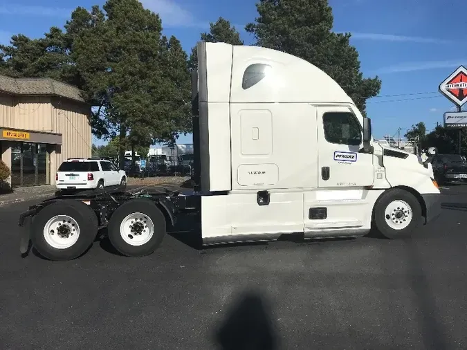 2021 Freightliner T12664ST