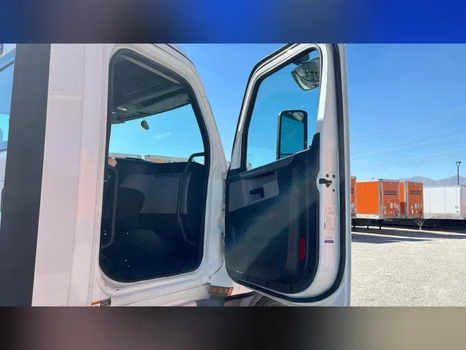2020 Freightliner Cascadia 126