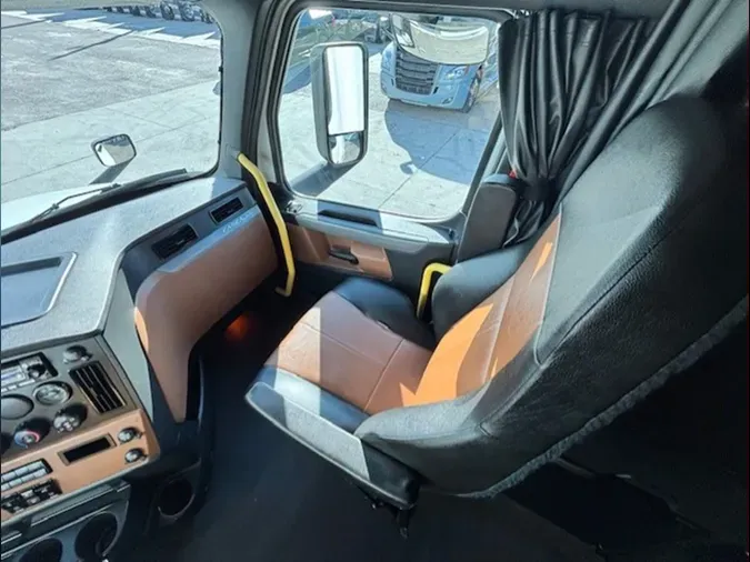 2022 Freightliner CA126SLP