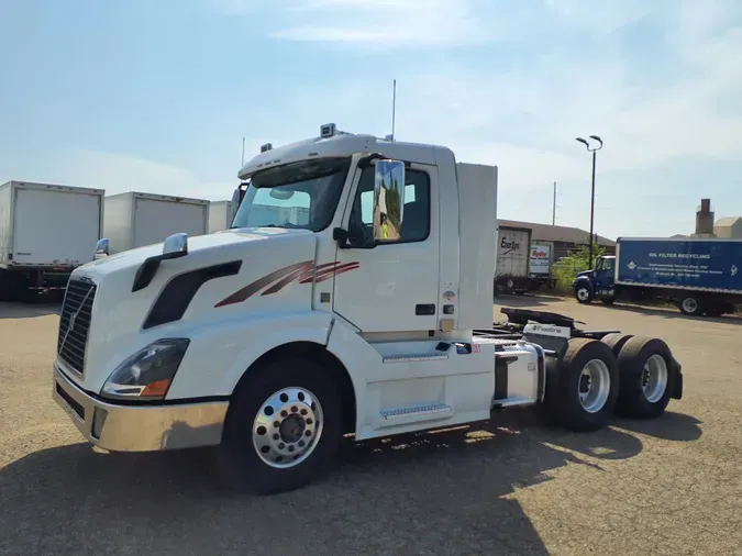 2017 VOLVO VNL64TRACTOR0f8faaa5f5b6b7343242417a7d4904f4