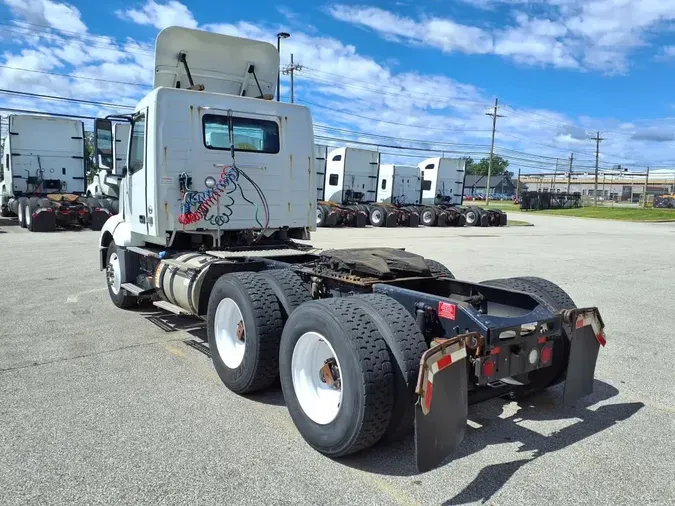 2019 VOLVO VNL64T-300