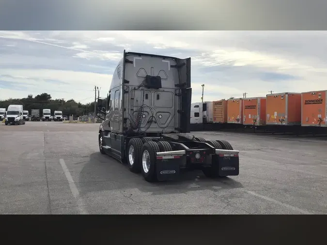 2023 Freightliner Cascadia 126