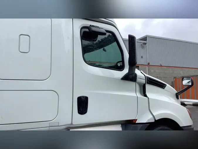 2019 Freightliner Cascadia 126