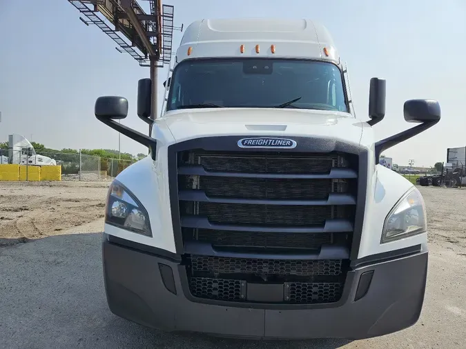 2021 FREIGHTLINER Cascadia 126