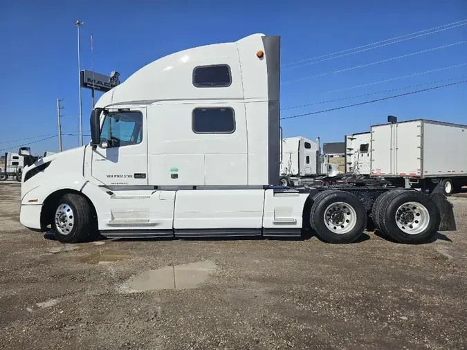 2023 VOLVO VNL64T860