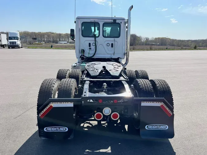 2025 Freightliner New Cascadia