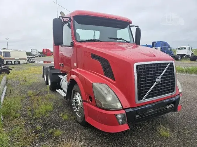 2005 VOLVO VNL64T300