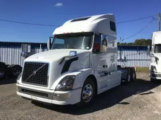 2016 VOLVO VNL670
