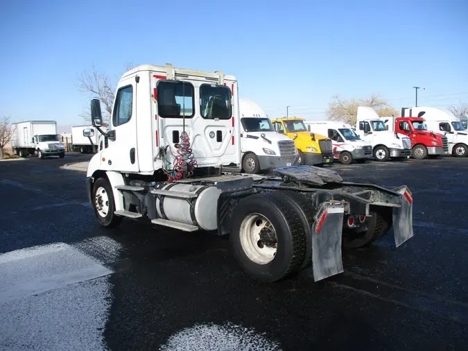 2015 FREIGHTLINER/MERCEDES CASCADIA 113