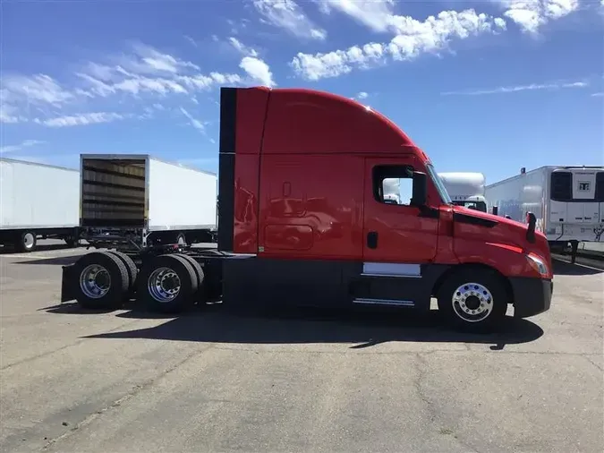 2022 FREIGHTLINER CA126