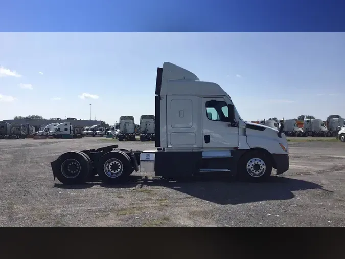 2021 Freightliner Cascadia 126