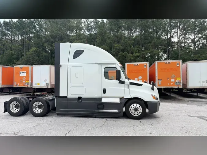 2023 Freightliner Cascadia 126