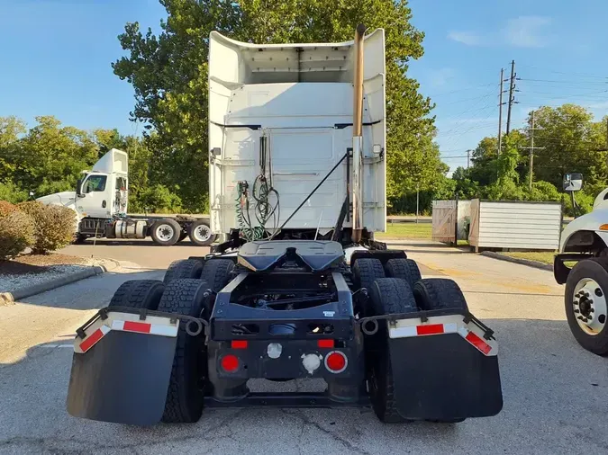 2020 VOLVO VNR64T-640