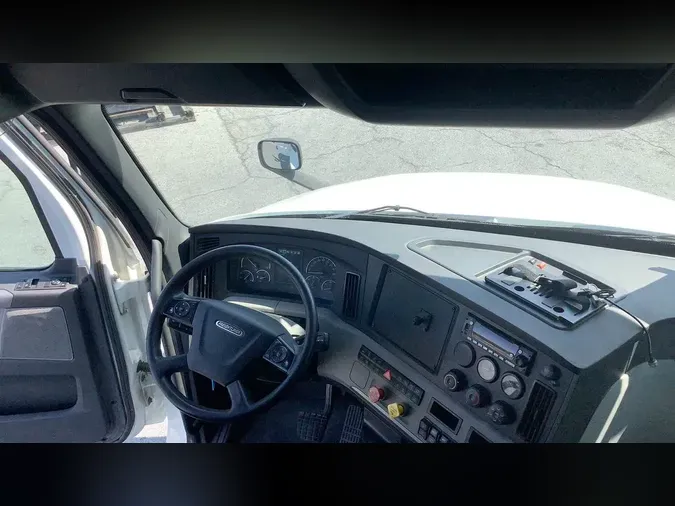 2020 Freightliner Cascadia 126