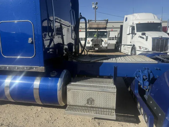 2022 Peterbilt 389