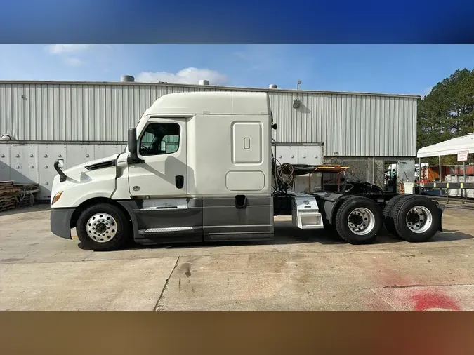 2021 Freightliner Cascadia 126