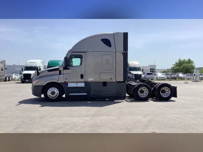 2021 Freightliner Cascadia 126