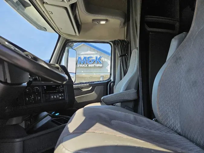 2021 VOLVO VNL64T760
