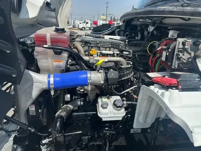 2023 Freightliner Business Class M2 112