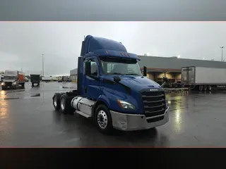2020 Freightliner Cascadia 126