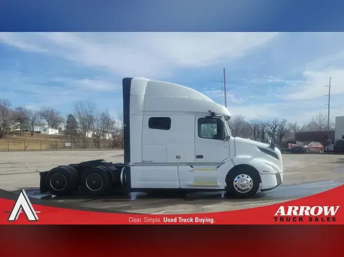 2021 VOLVO VNL740