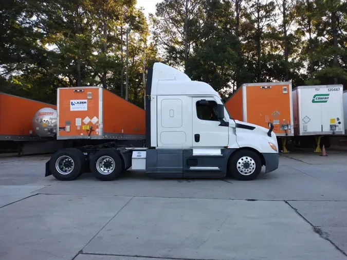 2021 Freightliner Cascadia 1260fd236b73f6ad805ba31faba011f078f