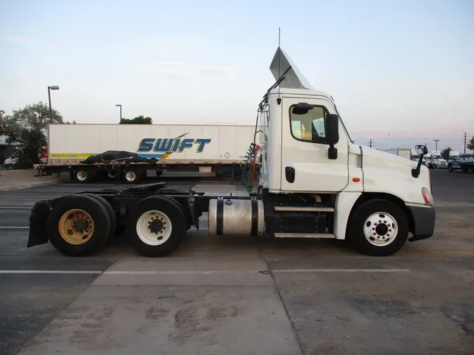 2018 FREIGHTLINER/MERCEDES CASCADIA 125