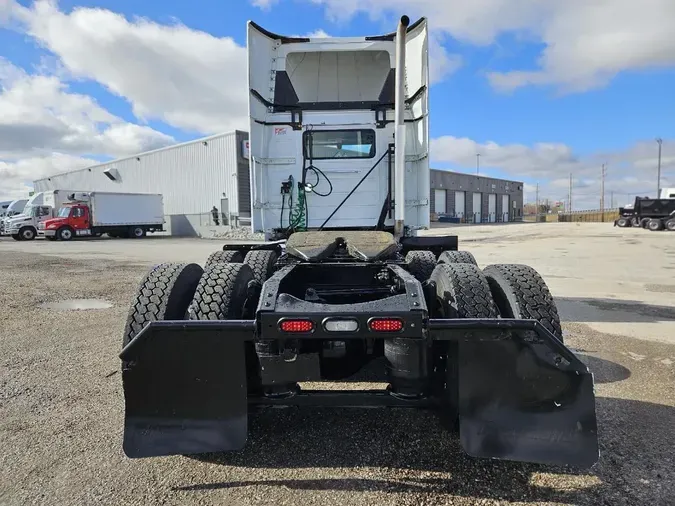 2019 VOLVO VNL64T300