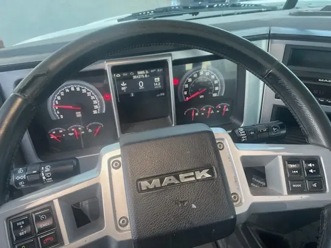 2019 MACK AN64T