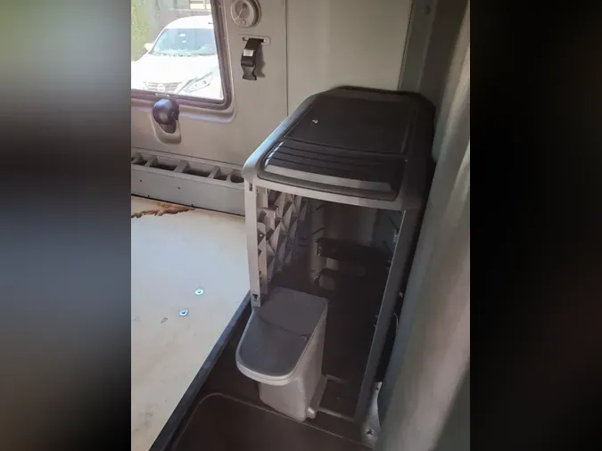 2019 NAVISTAR INTERNATIONAL LT625 SLPR CAB