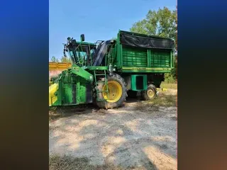2001 JOHN DEERE 9976