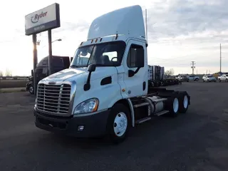 2015 Freightliner CASCADIA 113