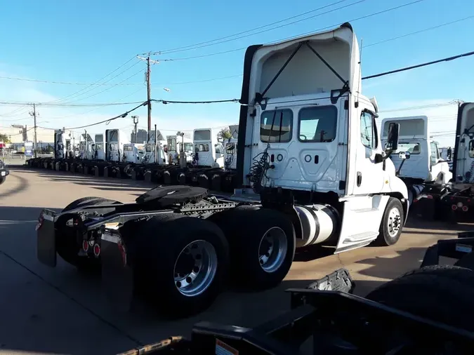 2019 FREIGHTLINER/MERCEDES CASCADIA 1250fe97ca6a12b283ba1dc9b96b1321563