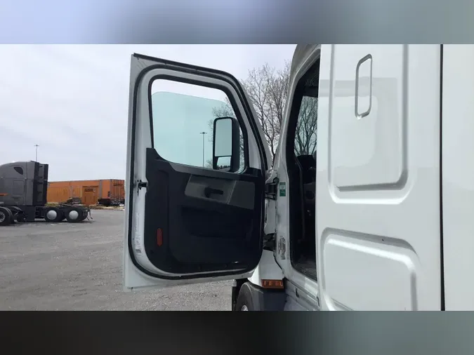 2021 Freightliner Cascadia 126