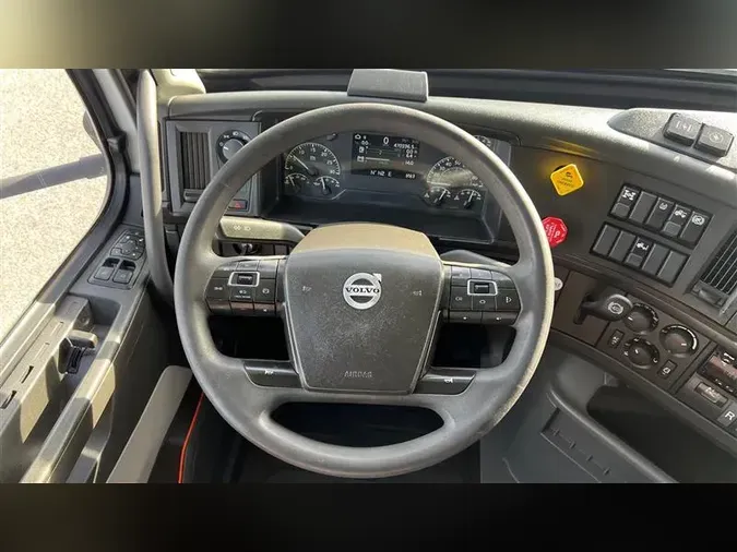 2019 VOLVO VNL640