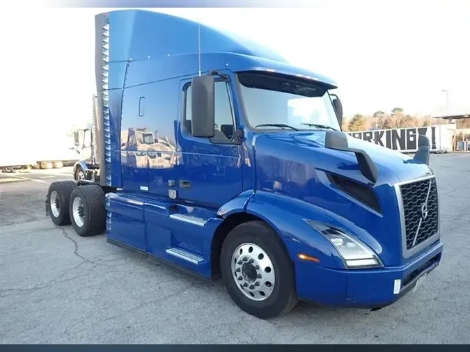 2021 VOLVO VNR640