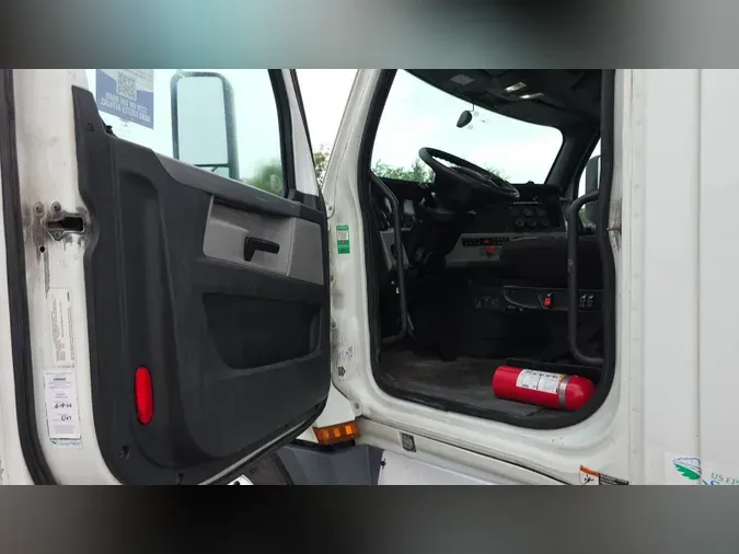 2020 Freightliner Cascadia 126