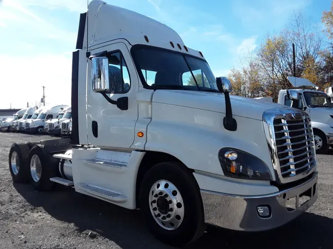 2017 FREIGHTLINER/MERCEDES CASCADIA 125