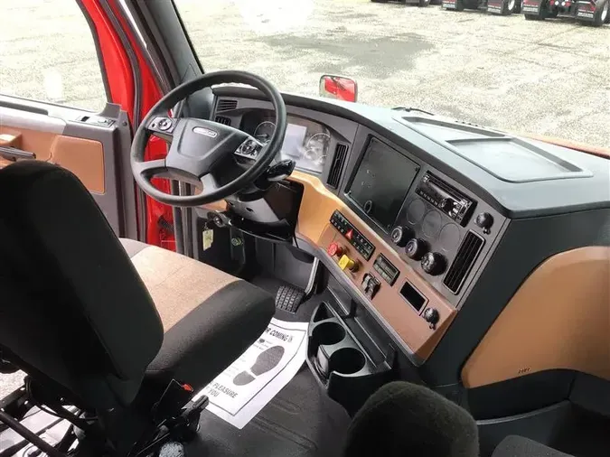 2020 FREIGHTLINER CASCADIA