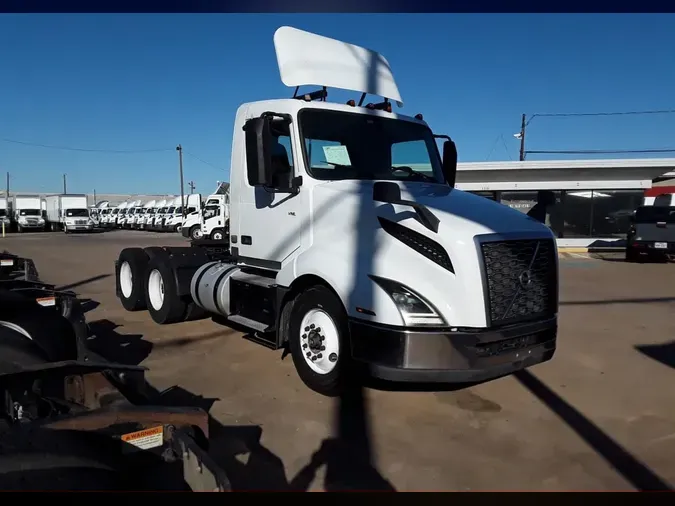 2019 VOLVO VNL64T-300