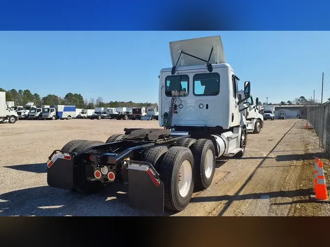 2020 FREIGHTLINER/MERCEDES NEW CASCADIA PX126640ffb8d49c2f96a8c823ef16953ecb304