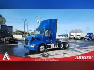 2021 VOLVO VNR300