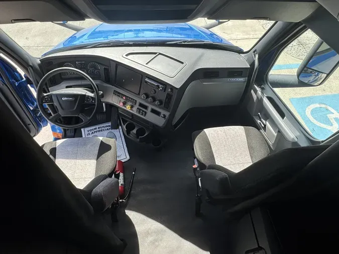 2019 Freightliner Cascadia 126