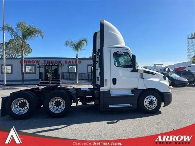 2020 FREIGHTLINER CA126