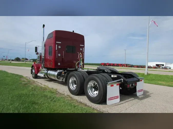 2025 Kenworth W900L