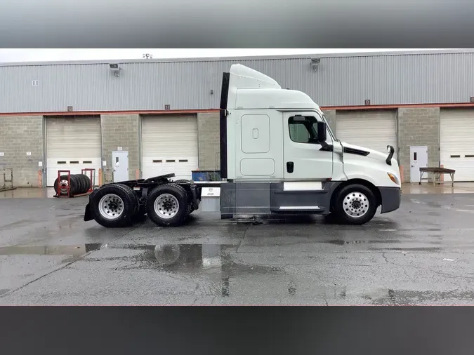 2019 Freightliner Cascadia 126
