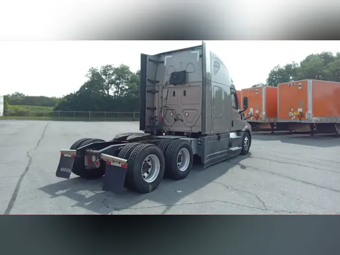 2023 Freightliner Cascadia 126100796b96f1594b9b023216d42367490